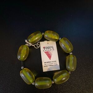 Very Pretty Chunky Bracelet Green NWT